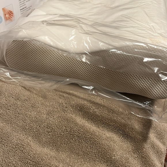 The Sharper Image Ergonomic contour foam bed wedge neck support pillow unused - Picture 6 of 8